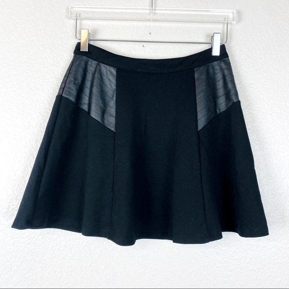 Eric + lani Faux Leather Panel A Lined Mini Skirt Size S - Picture 4 of 9